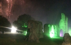 Festival goer snaps spooky image that could be monk slain by Henry VII at Glastonbury Abbey?