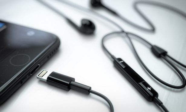 The latest model is thought to be without a headphone jack, so users will have to use wireless devices to listen to music or podcasts