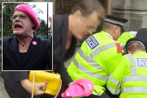 Eddie Izzard hat thief