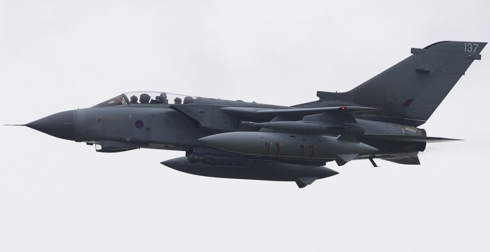 A British Royal Air Force Tornado GR4 ai