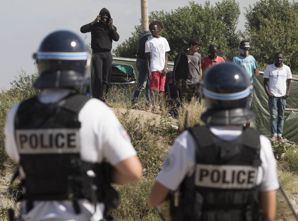 FRENCH RIOT POLICE calais jungle