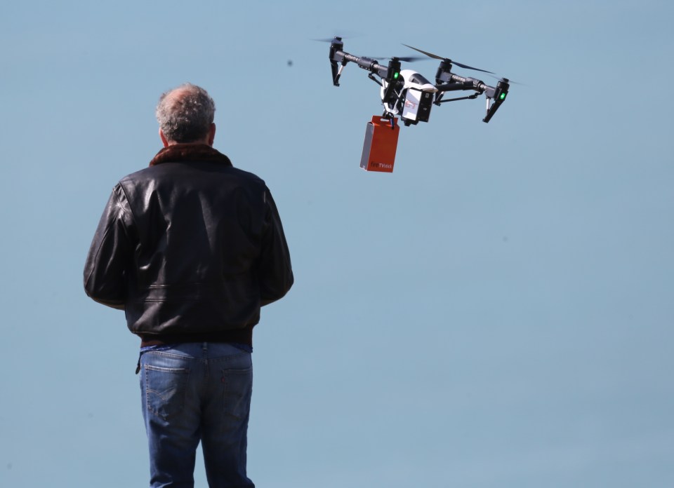 FAMEFLYNET - Exclusive: Jeremy Clarkson Seen Flouting The Rules Again