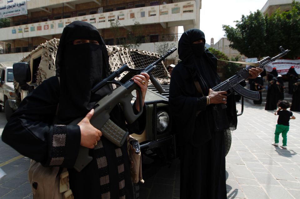 Yemeni female fighters supporting the Sh