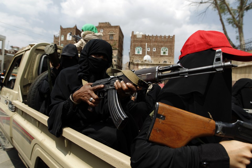 Yemeni female fighters supporting the Sh