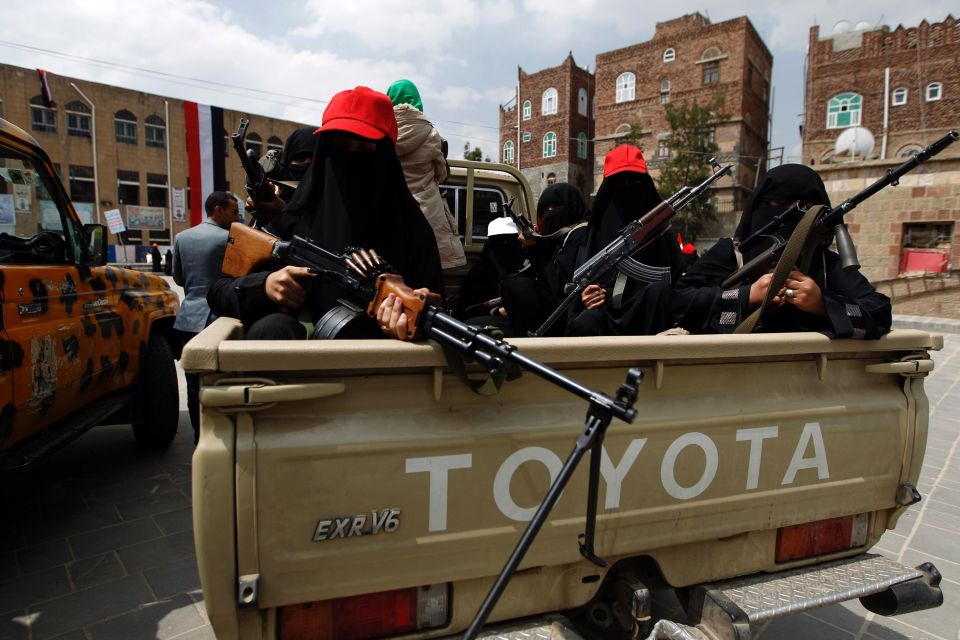 Yemeni female fighters supporting the Sh