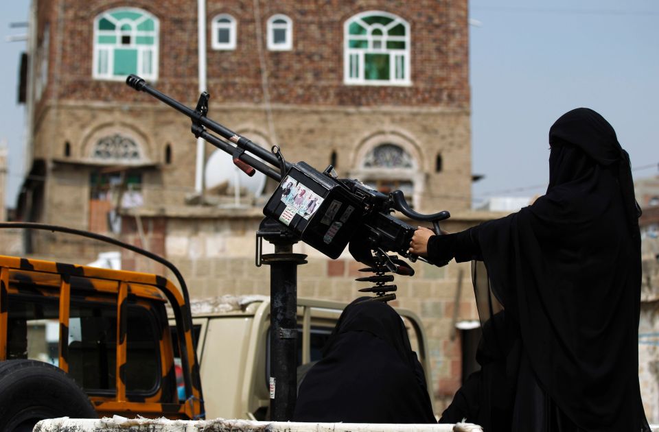 Yemeni female fighters supporting the Sh