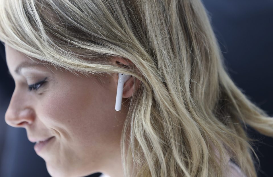 Apple's new 'airpod' headphones