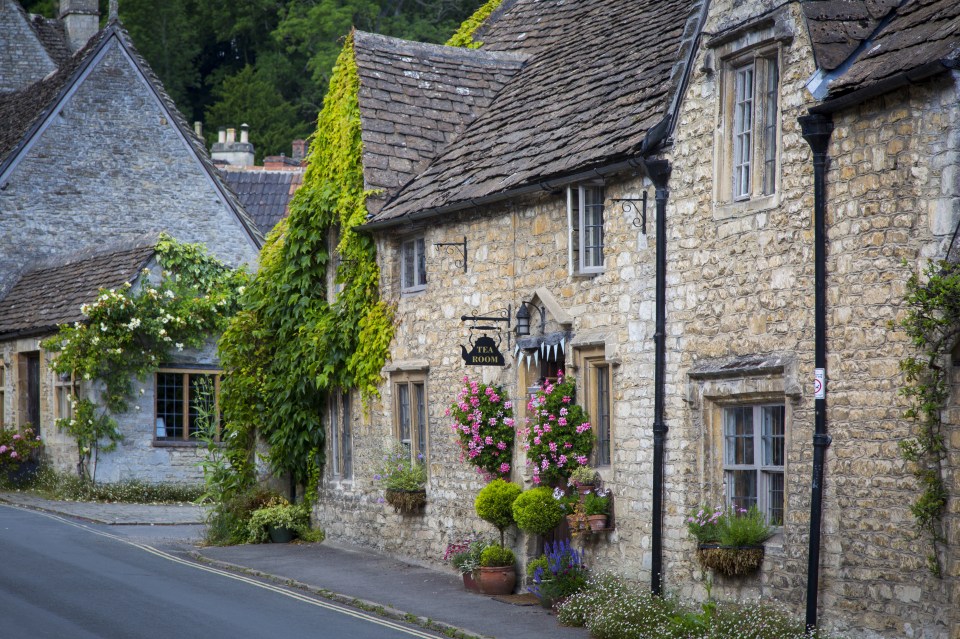 Traditional houses and shops along High Street, Castle Combe, the Cotswolds, Wiltshire, England, UK