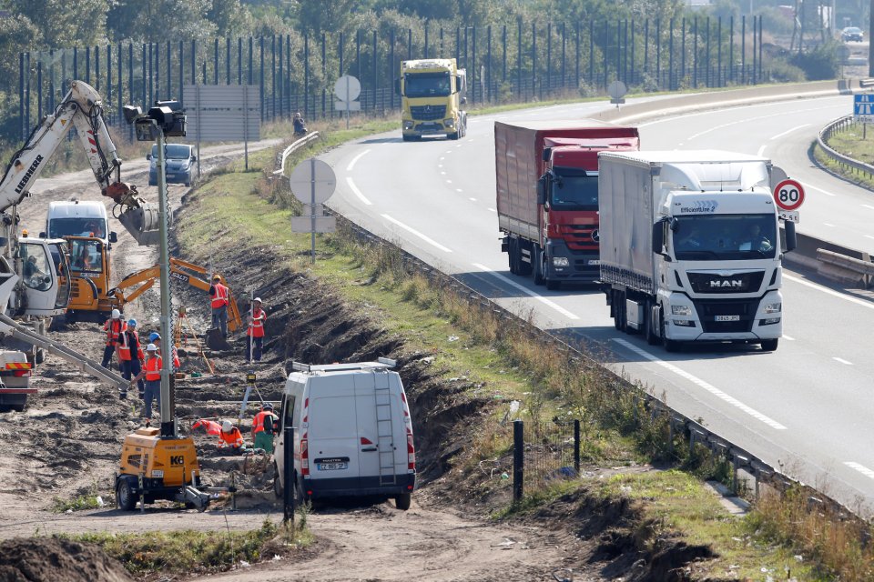 Heavy machinery begins work on the "Great Wall of Calais"