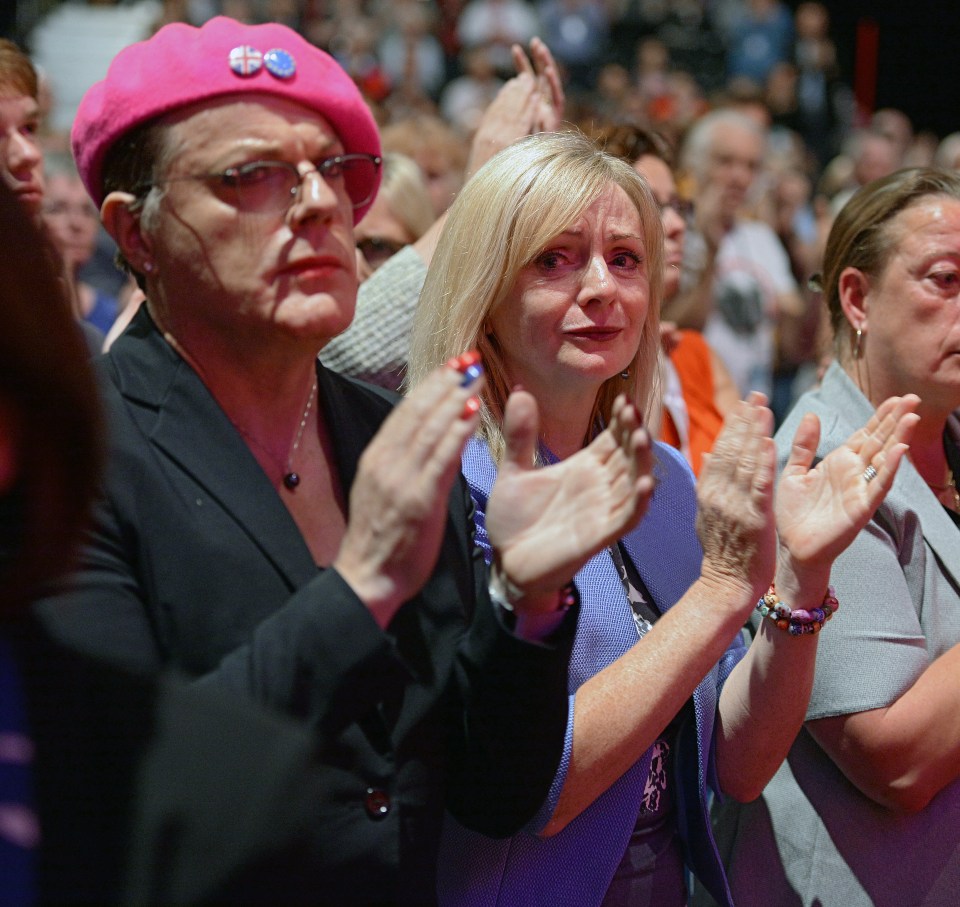 Eddie and Tracy join in during the emotional tribute