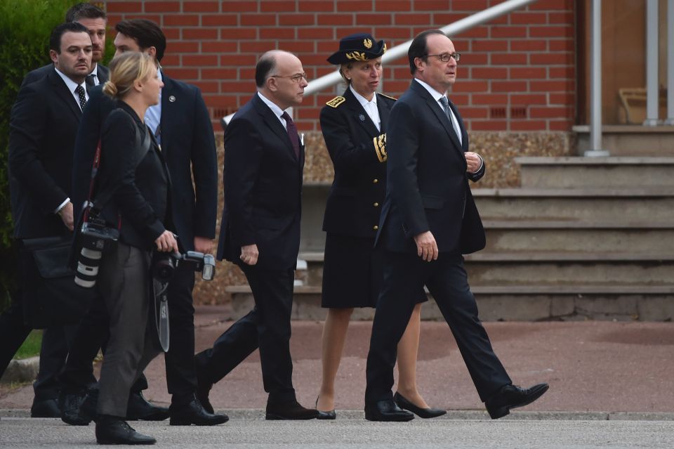 Flanked by French Interior minister Bernard Cazeneuve and Pas-de-Calais' prefect Fabienne Buccio, the president is not expected to visit the camp itself