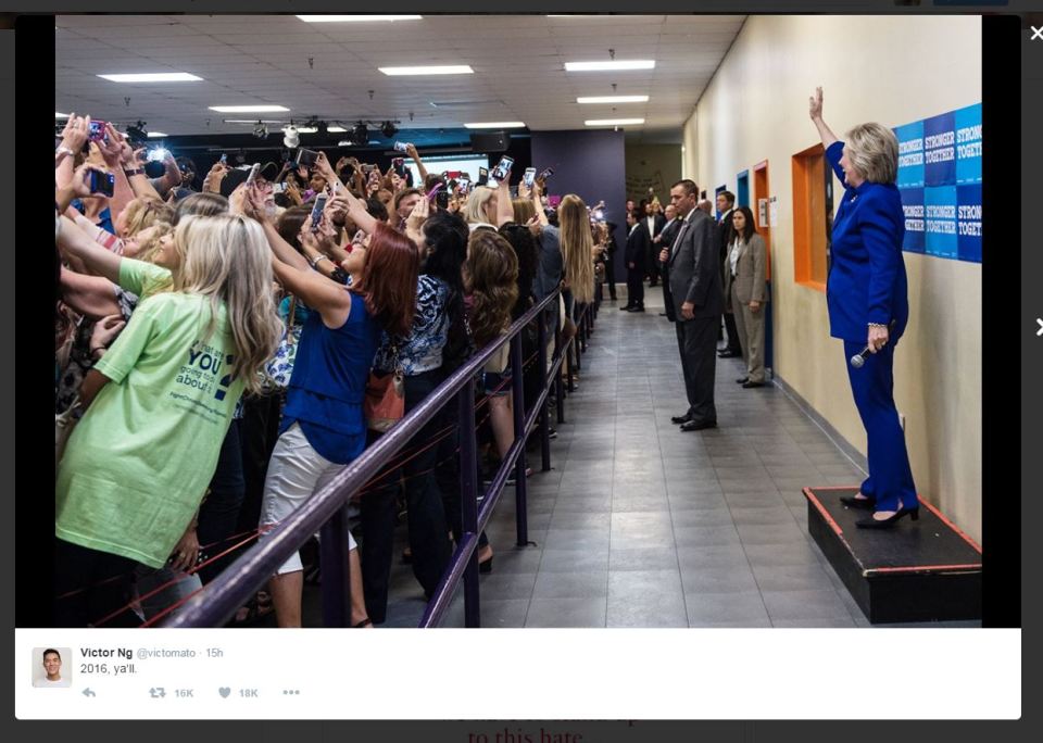 CLINTON SELFIE
