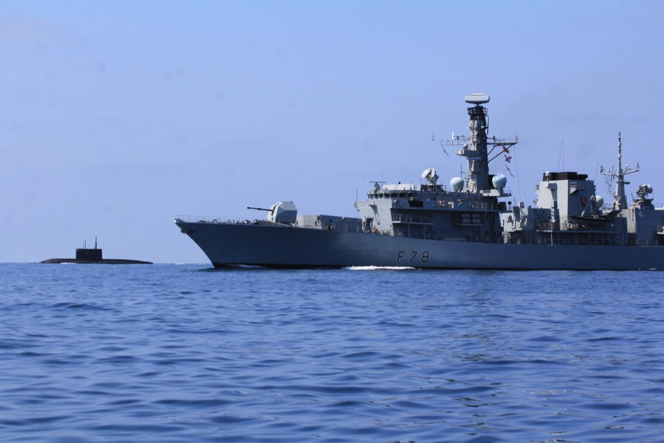 HMS Kent and Russian sub Stary Oskol