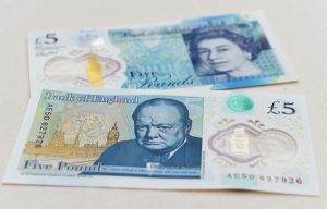This bloke has found an incredible use for the new £5 note