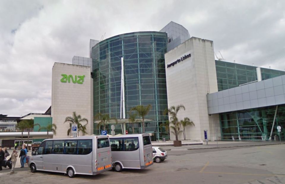 Emergency ... Plane had to land at Lisbon Airport after 45 minutes in the air
