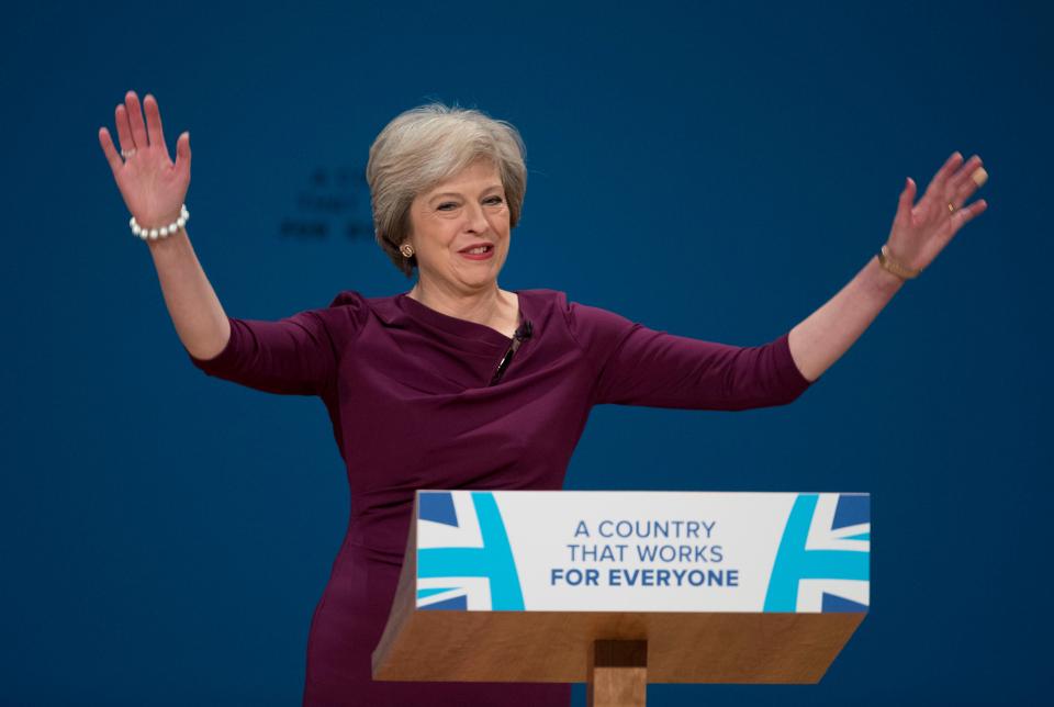 Birmingham. 5th Oct, 2016. British Prime Minister Theresa May greets the audience before giving a speech on the final day of the Conservative Party Conference in Birmingham, Britain, on Oct. 5, 2016. British Prime Minister Theresa May closed the Cons