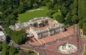 Man charged with trespass after scaling Buckingham Palace fence