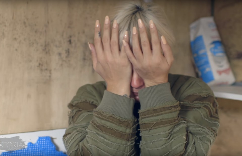 She broke down in tears while meeting young children living without their parents in the camp