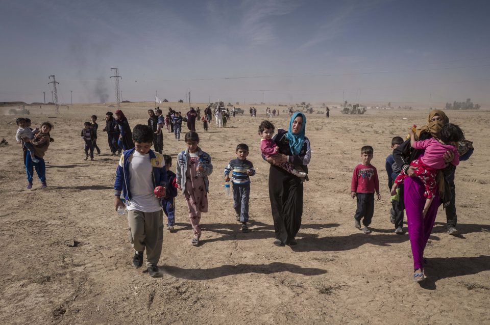 Civilians are escaping from Khorsabad which is controlled by ISIS and under Peshmerga fire