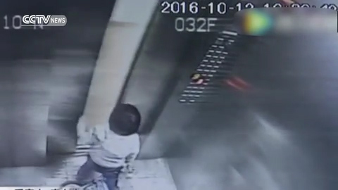 Heartbreaking... The bewildered little girl tries to follow her injured mum