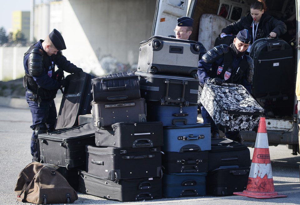 Migrants ahve been given an eviction notice for the Calais site