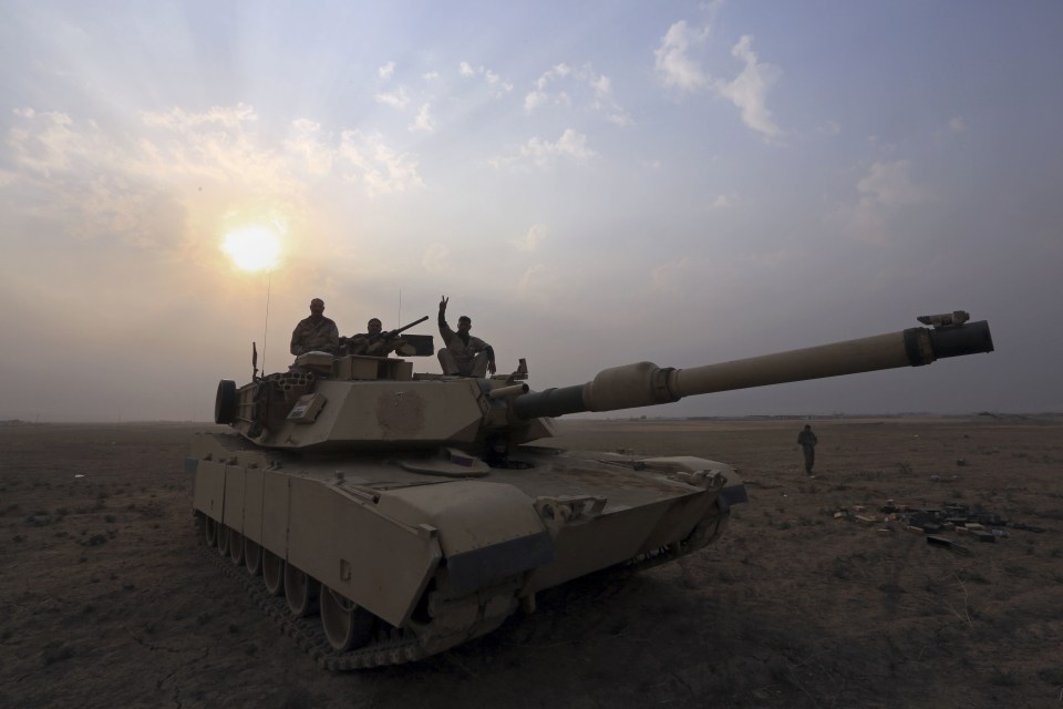 Iraqi and Kurdish troops are tightening the noose around the country's second largest city