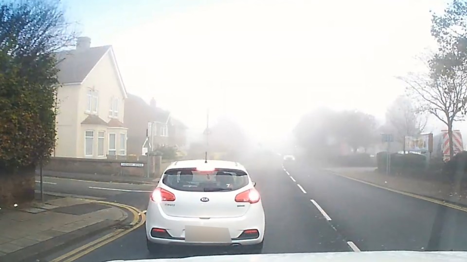 4X4 DRIVER SHARES OWN ROAD RAGE MOMENT WHEN HE LOSES THE PLOT AND CHASES CAR AFTER LANE SPAT