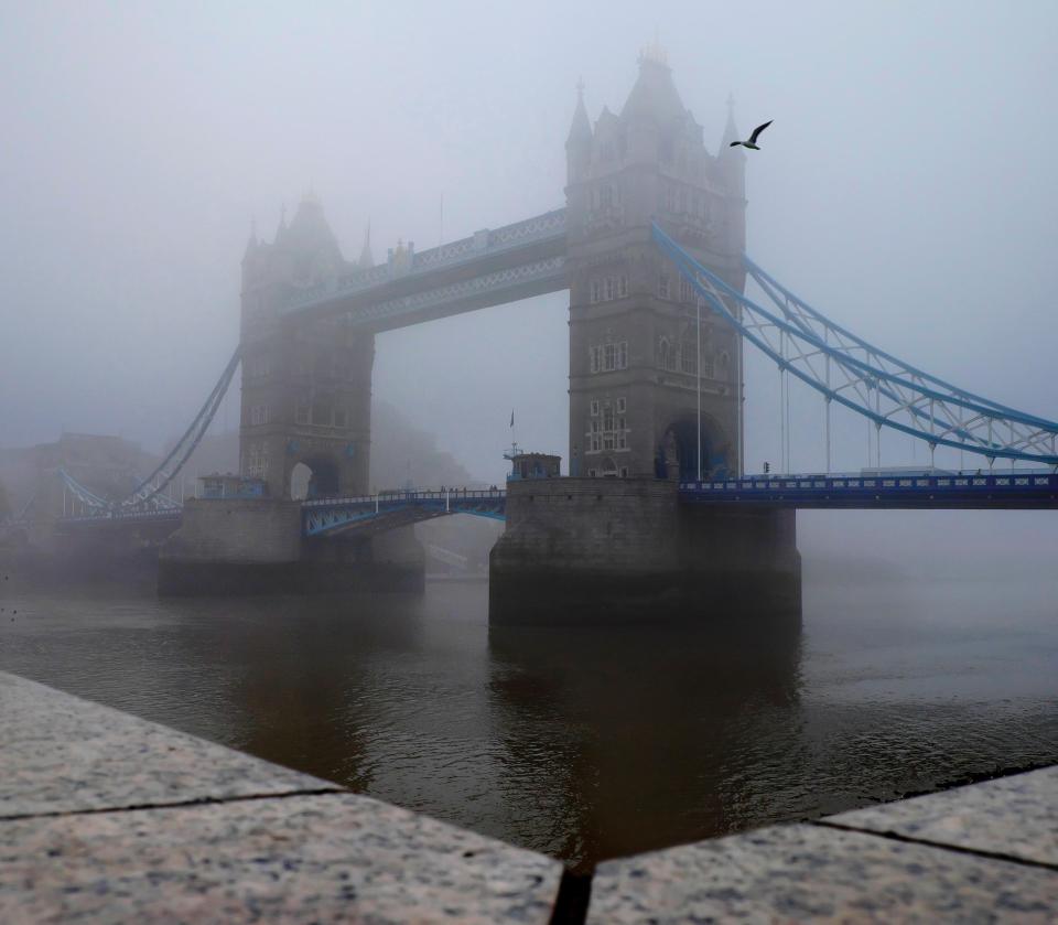 ondon is enshrouded in thick fog for a second consecutive day