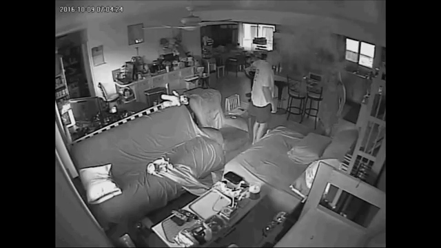 raw-smoking-samsung-phone-caught-on-video1-mp4-00_00_14_26-still005