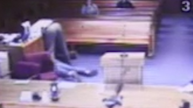 Judge scuffles with defendant after disrespectful behaviour in court