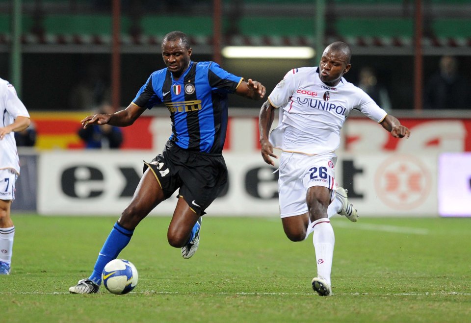 MILAN, ITALY - OCTOBER 04: Patrick Vieira of Inter Milan and Gaby Mudingayi of Bologna in action during the Serie A match between FC Inter Milan and Bologna FC at the Stadio Meaazza on October 04, 2008 in Milan, Italy. (Photo by New Press/Getty Images)