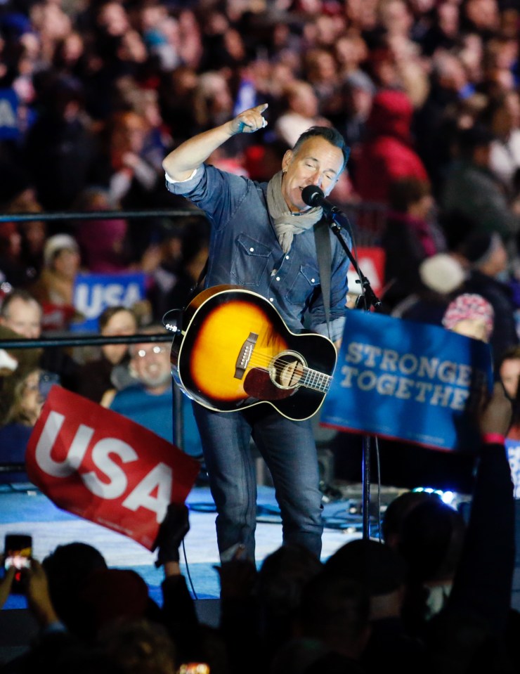 Bruce Springsteen performs during a rally in suport of Democratic presidential nominee Hillary Clinton on Independence Mall in Philadelphia, Pennsylvania, November 07, 2016 / AFP PHOTO / KENA BETANCURKENA BETANCUR/AFP/Getty Images