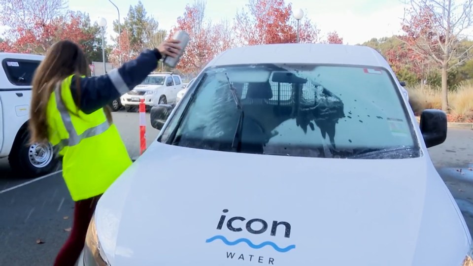Defrost windscreen
