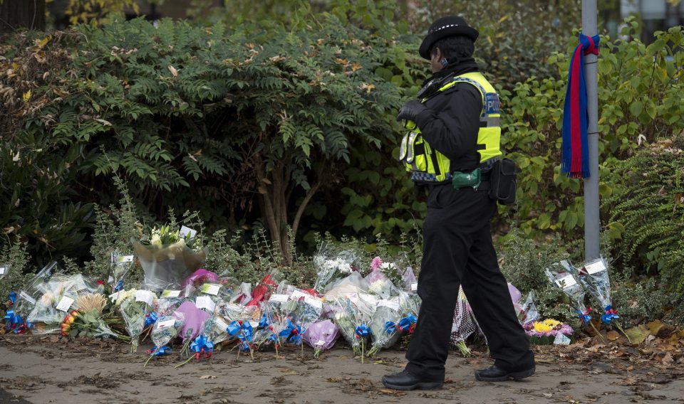 Emergency services attend scene of Croydon tram derailment