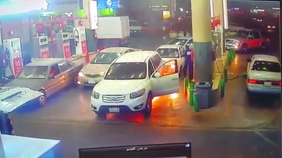 Car bursts into fireball 