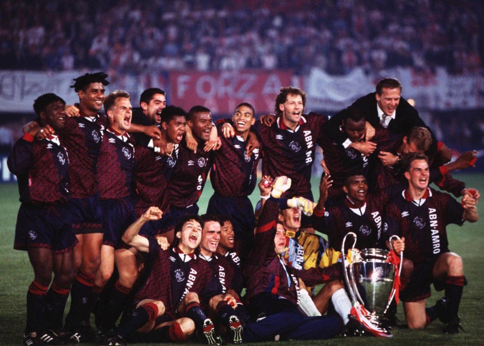 VIENNA, AUSTRIA - MAY 24: AJAX AMSTERDAM - AC MAILAND 1:0, Wien; Champions League Finale 1995 in Wien; AJAX AMSTERDAM CHAMPIONS LEAGUE SIEGER 1995 mit Pokal (Photo by Alexander Hassenstein/Bongarts/Getty Images)