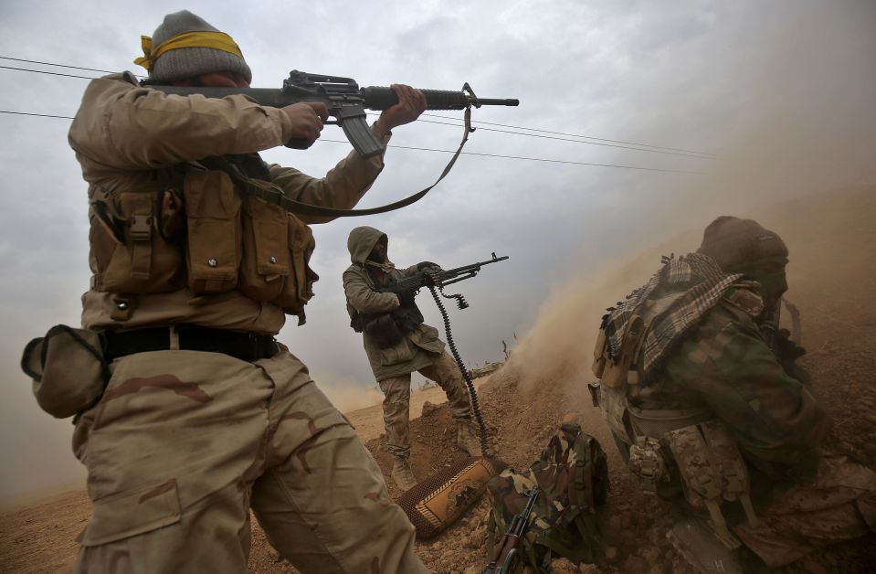 Iraqi Shiite fighters from the Hashed al-Shaabi (Popular Mobilisation) paramilitaries open fire