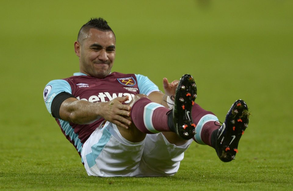 STRATFORD, ENGLAND - DECEMBER 03: Dimitri Payet of West Ham United winces during the Premier League match between West Ham United and Arsenal at London Stadium on December 3, 2016 in Stratford, England. (Photo by James Griffiths/West Ham United via Getty Images)