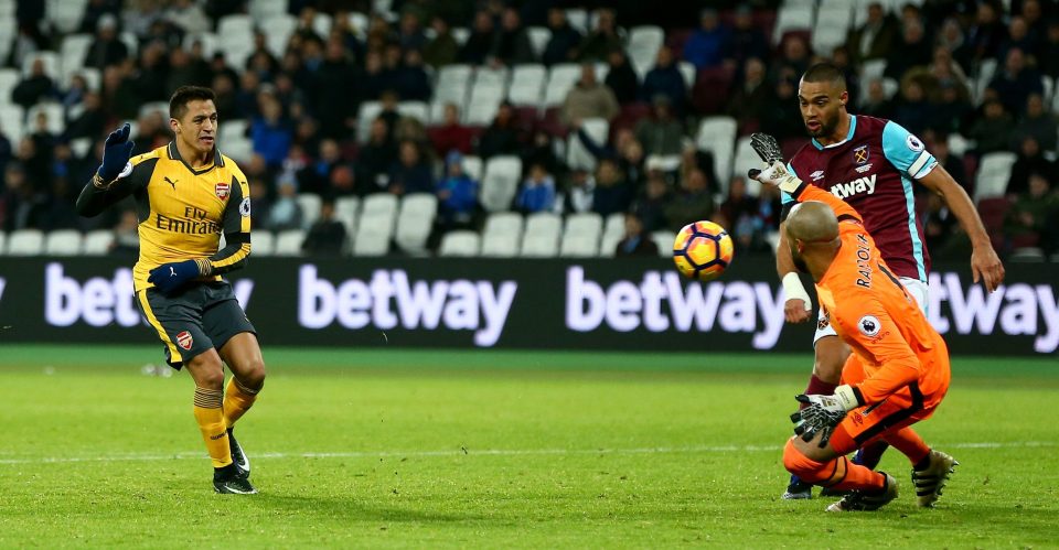 LONDON, ENGLAND - DECEMBER 03: Alexis Sanchez of Arsenal beats goalkeeper Darren Randolph of West Ham United as he scores his team's fifth goal and completes his hat trick during the Premier League match between West Ham United and Arsenal at London Stadium on December 3, 2016 in London, England. (Photo by Jordan Mansfield/Getty Images)