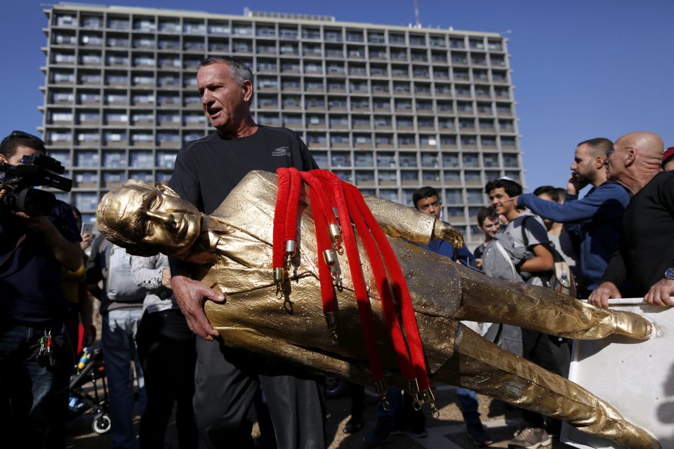 The statue was toppled after a city hall deadline for its removal expired. 