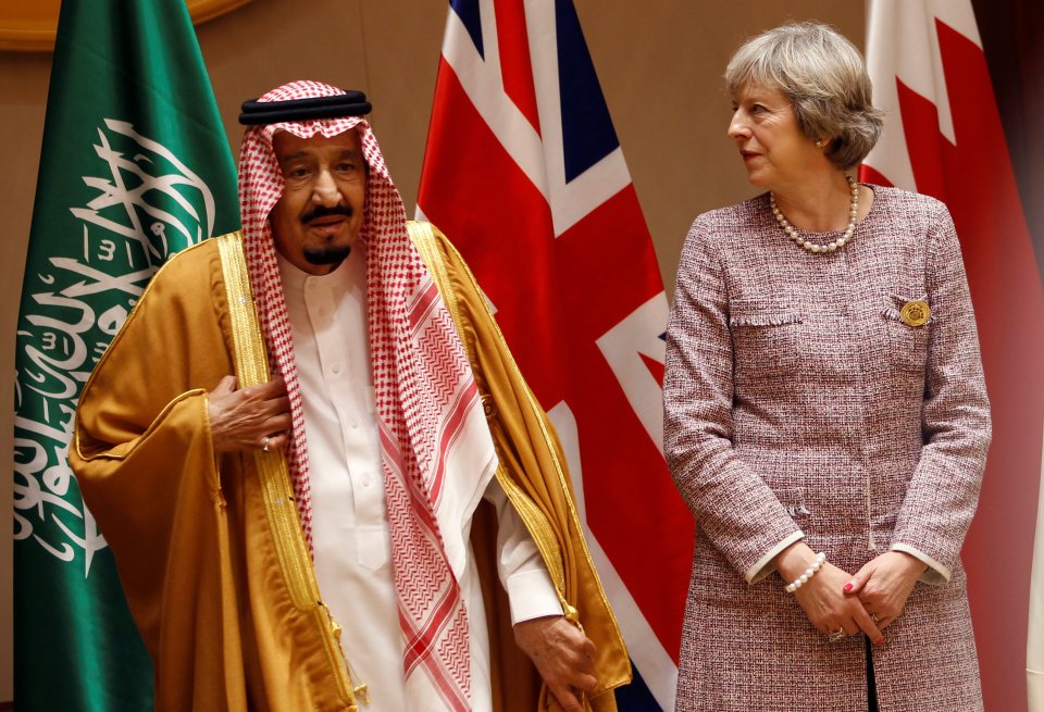 Theresa May speaks to Saudi King Salman bin Abulaziz Al-Saud during a group photo with the Gulf Cooporative Council's leaders