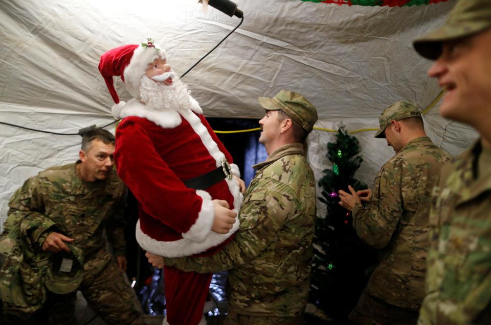  Warning Notices Caution (25/12/2016 at 14:03 ) Included in subscription U. soldiers enjoy Christmas dinner at an army base in Karamless town, east of Mosul