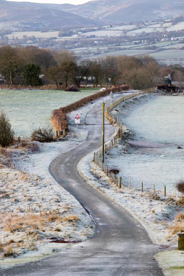  A cold frosty morning over many parts of the UK including Flintshire in North Wales as a result of clear sky and high pressure