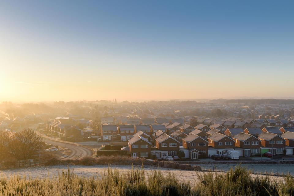  Frost and fog covered large parts of the UK this morning and is expected to linger for several days