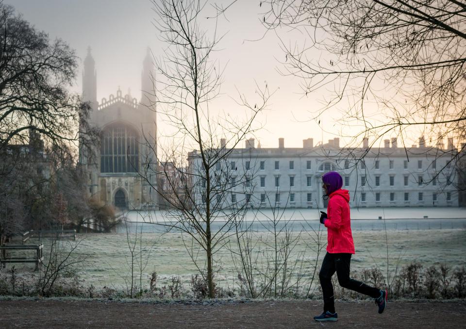  King's College Chapel in Cambridge looks majestic against the frosty ground and foggy air surrounding it