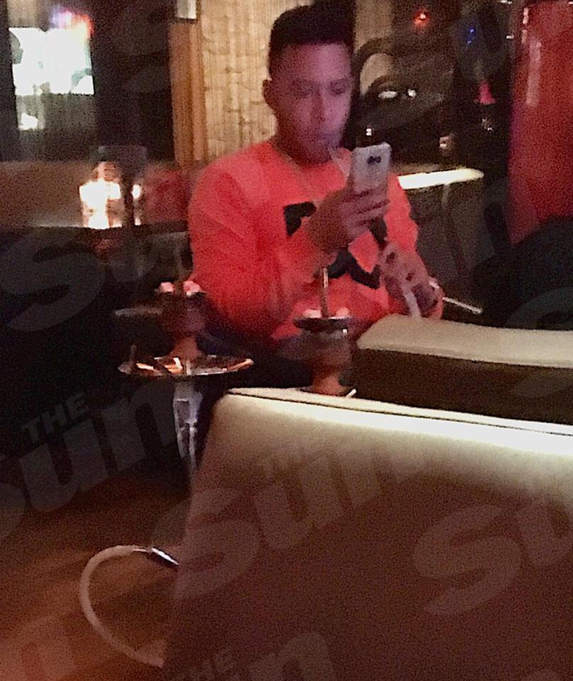 The large shisha pipe is clearly visible as Memphis Depay takes a puff