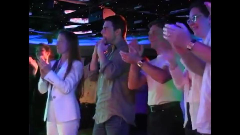  Tom gave some enthusiastic support to the singer