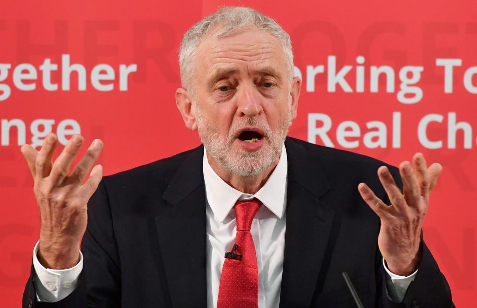  Jeremy Corbyn says he backs striking Southern Rail drivers