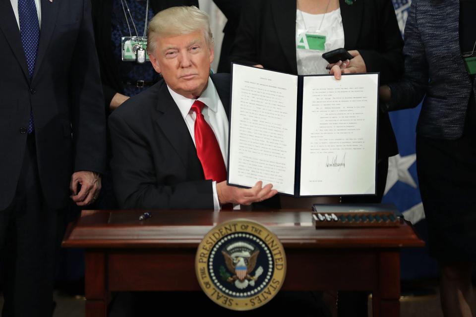  Donald Trump has signed an order setting the ball rolling on his multi-billion dollar Mexico wall project