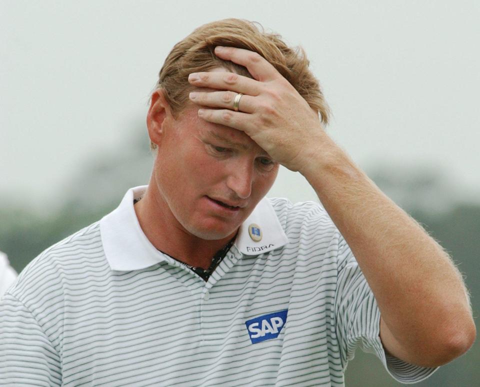  Ernie Els reacts after being pipped at the post in the 2004 Masters by Phil Mickelson